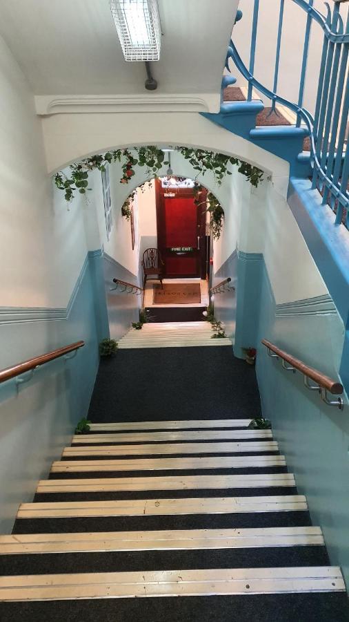 Mrs Potts Hostel Cardiff Ngoại thất bức ảnh