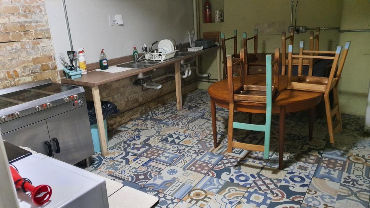 Mrs Potts Hostel Cardiff Ngoại thất bức ảnh