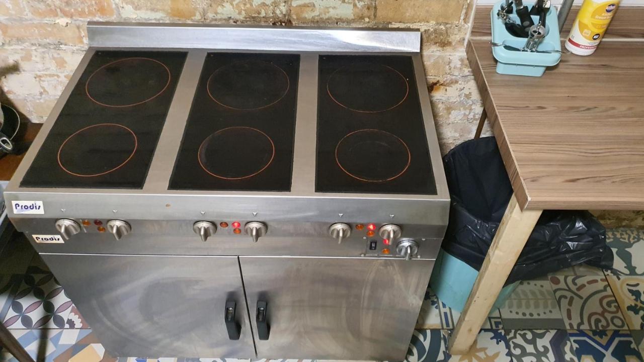 Mrs Potts Hostel Cardiff Ngoại thất bức ảnh