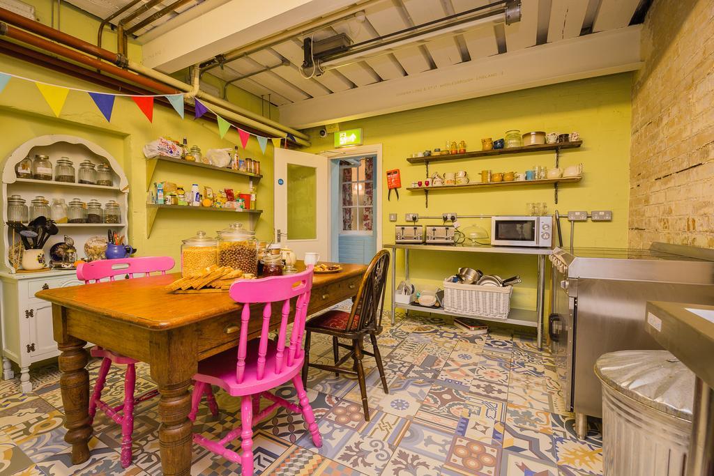 Mrs Potts Hostel Cardiff Ngoại thất bức ảnh
