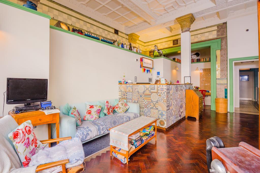 Mrs Potts Hostel Cardiff Ngoại thất bức ảnh