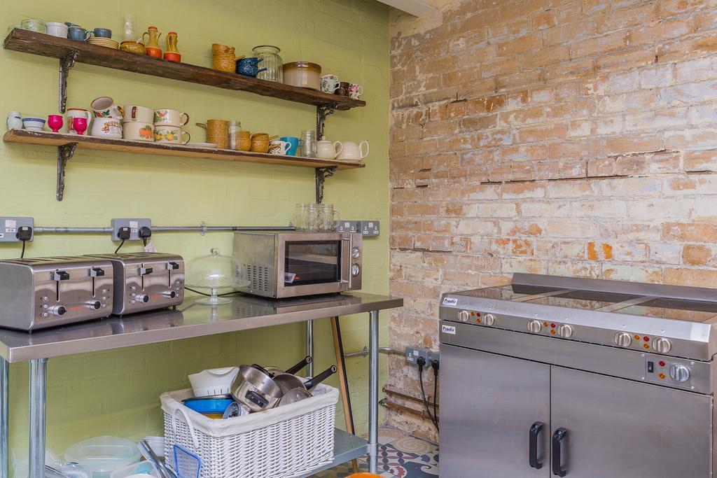 Mrs Potts Hostel Cardiff Ngoại thất bức ảnh
